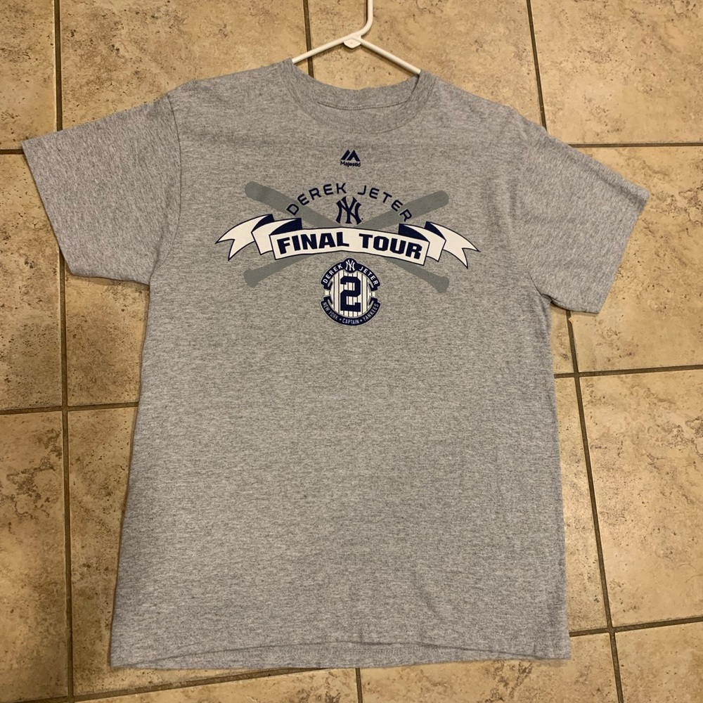 NY Yankees Derek Jeter shirt like new, boys/young adult size Medium